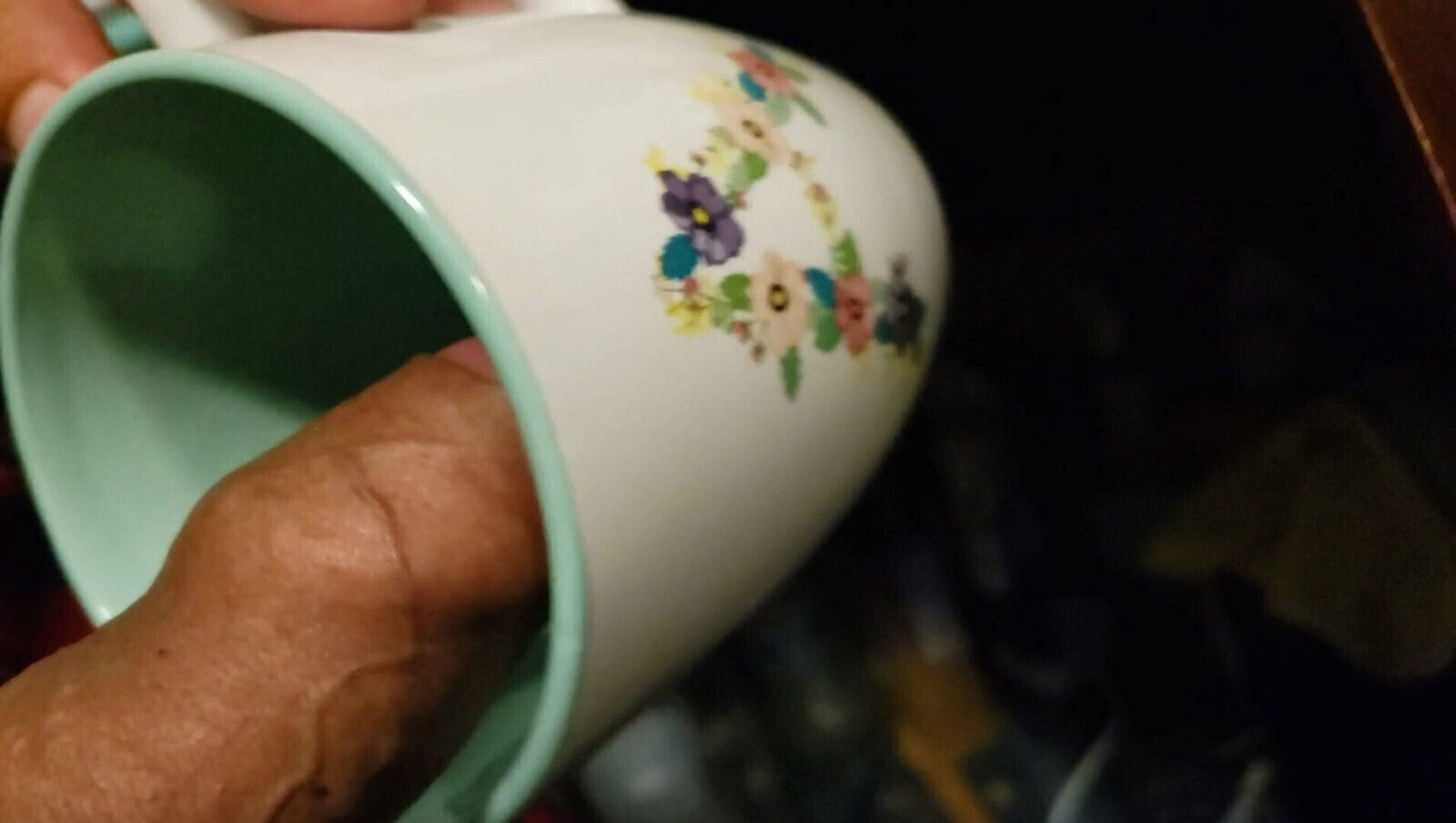 Quick jerkoff with bosses sandals coffee