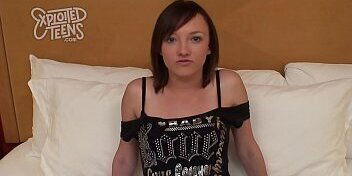 Holy shit! This teen foot 87lbs