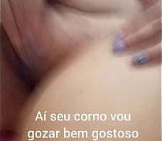 Corno filma esposa batendo siririca