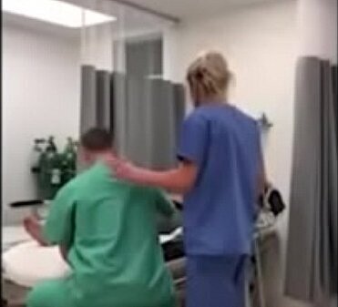 Caiu Enfermeira Milf Mostrando Buceta Brincando Consult&oacute_rio