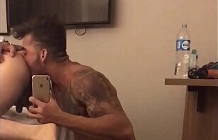 Guto abravanel e hospede