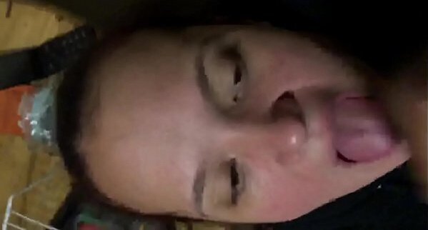 Gagging Deepthroat cumshot (1/2)