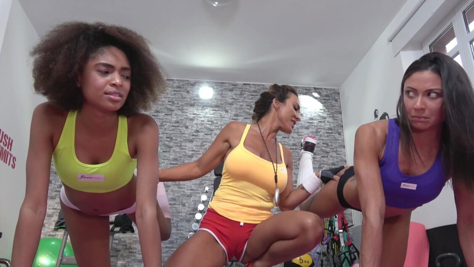 devotees Aubrey Black, Luna Corazon Cassie Isla hook