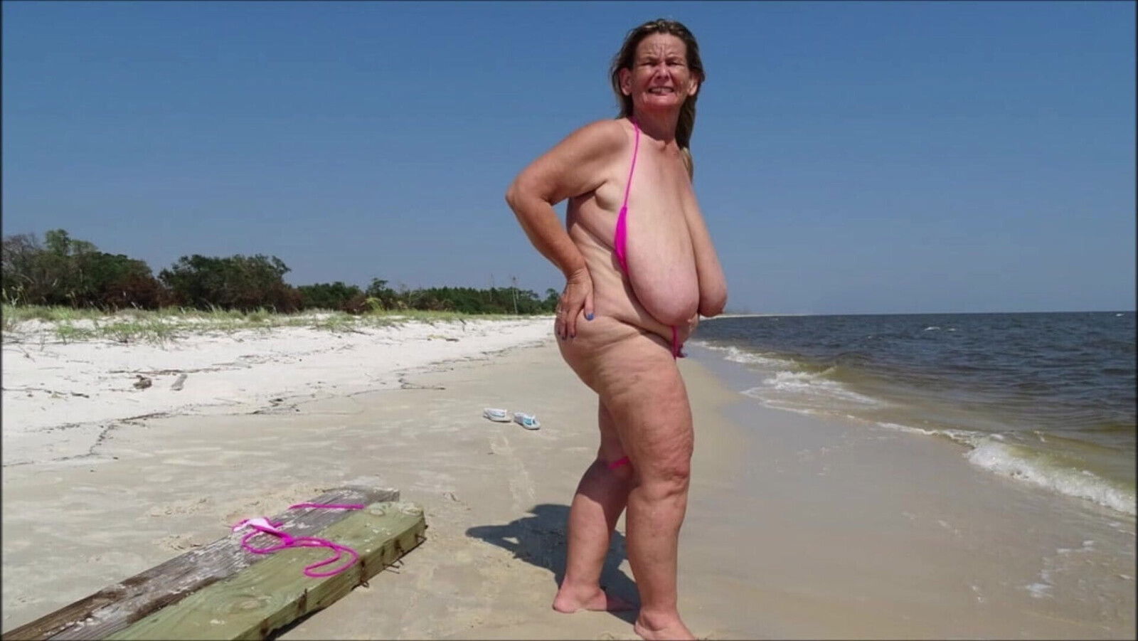 STUNNING WOMEN (saggy tits)