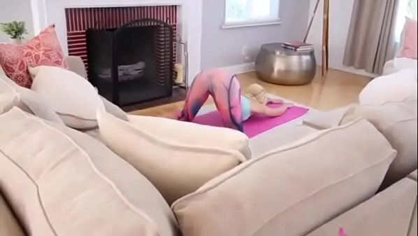 Hannah Hayes lets &quot_daddy&quot_ &amp_ &amp_ eats