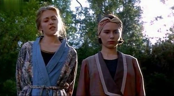 Elle MacPherson,Kate Fischer,Pamela Rabe,Tara Fitzgerald,Portia De Rossi in Sirens (1994)