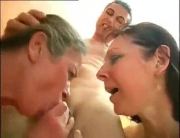 Haarige granny Monika sucht Frischfleisch