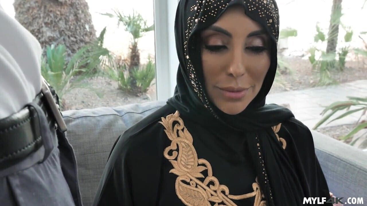 Muslim Wife Takes Guy's Dick