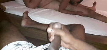 Marido corno aguentou gozou vendo mulher sentando rola comedor