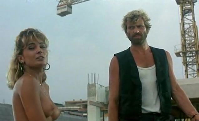 FranÃ§oise Michaud,Isabella Strawa,Patricia Barzyk in La Machine Ã DÃ©Coudre (1986)