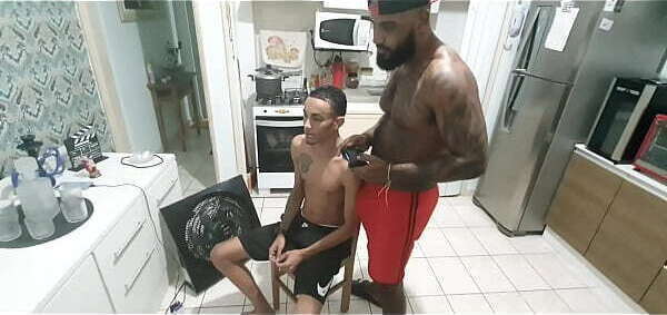 Chamei boyzinho minha prima jogar video game safado ficou majando minha rola acabei socando pirocada nele