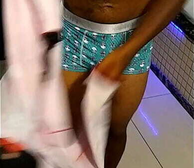 Dando traficante tornozeleira.