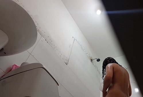 espio duchandose despues colegio