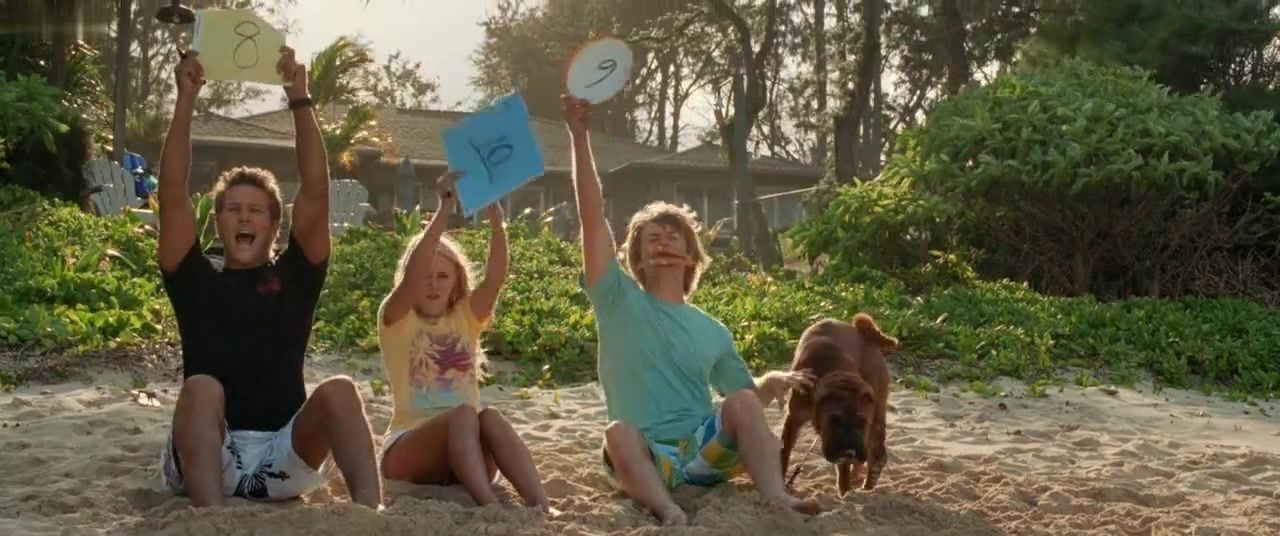 Helen Hunt,Sonya Balmores,Lorraine Nicholson,Unknown in Soul Surfer (2011)