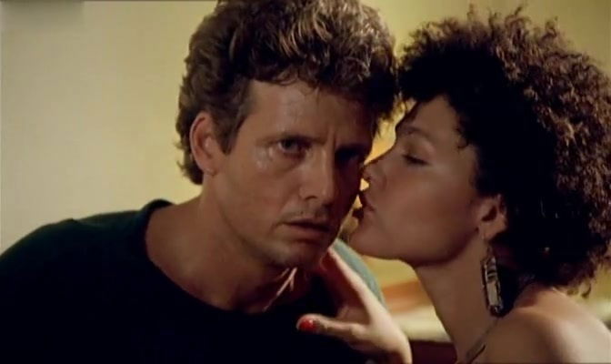 Raffaella Offidani,Deborah Caprioglio in Spiando Marina (1994)