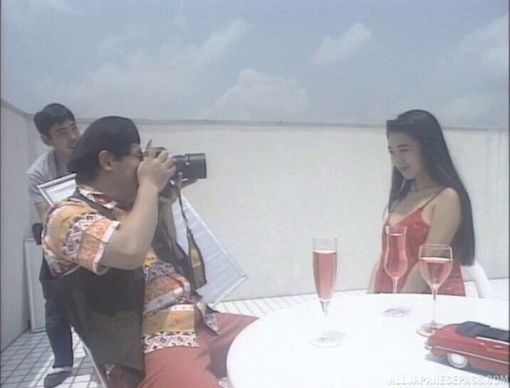 Naughty photographer gets dick pleasured Hitomi Shiraishi