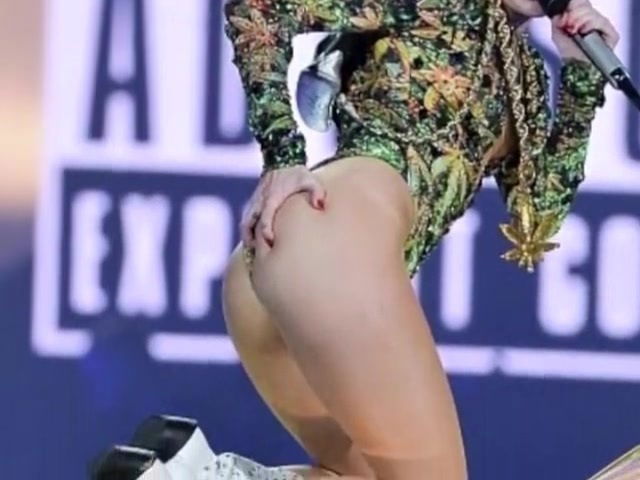 Miley Cyrus NUDE!