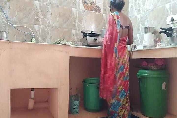 Aunty dewar fucking kictchen