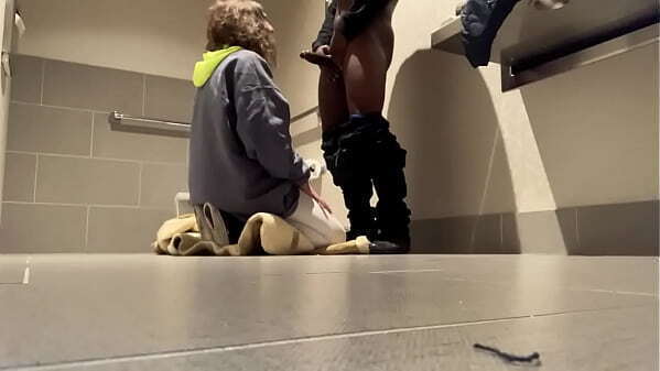 Open wide loses throat this isn&rsquo_t first time she&rsquo_s done this