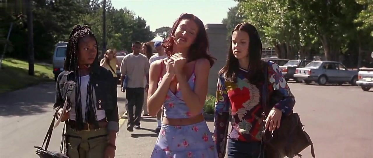 Carmen Electra,Shannon Elizabeth,Various Actresses,Anna Faris in Scary Movie (2000)