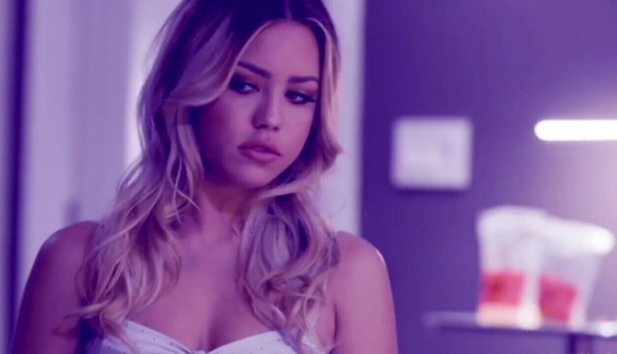 American housewife gets sperm injected