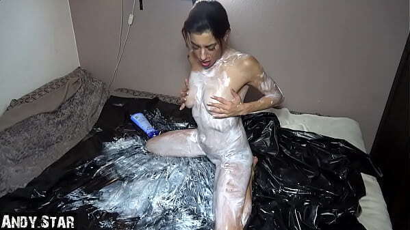 kleine schwester massiert