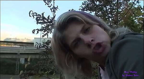 strade parco della citta questa coppia esibizionista senza pudore