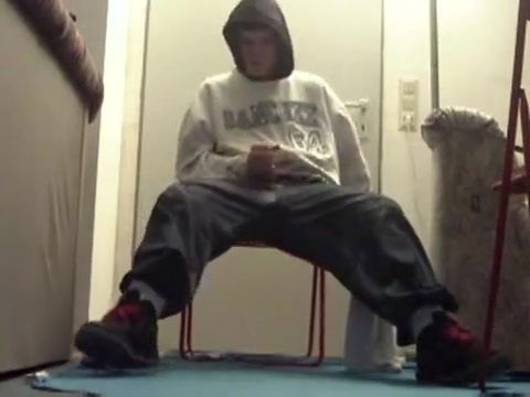 Baggy pissing and cumming