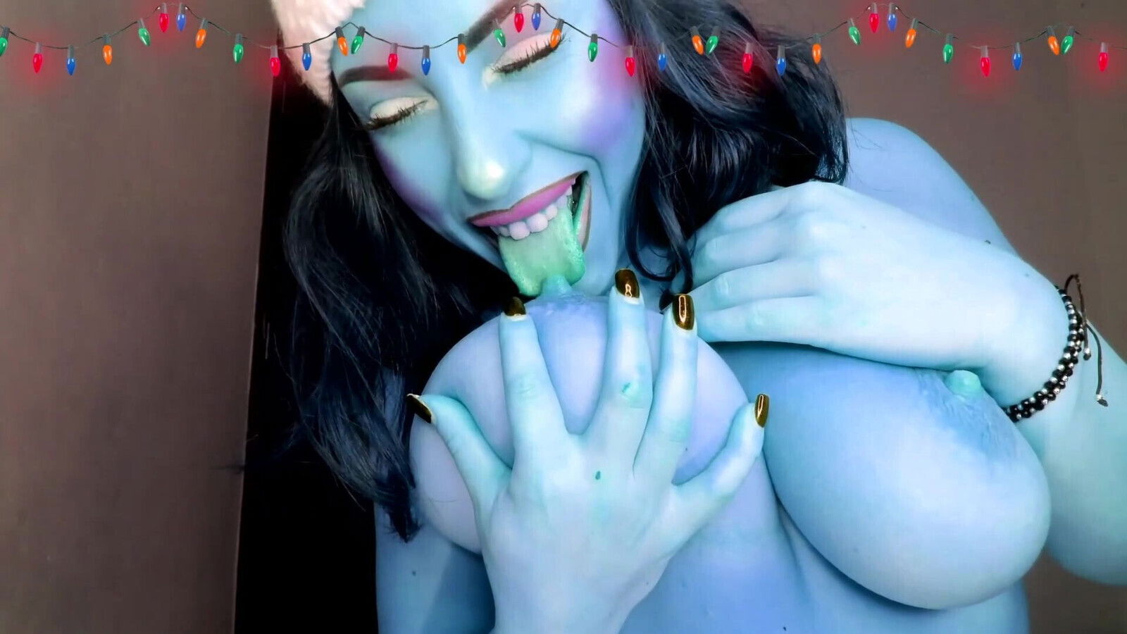 think I'm love with Smurfette huge blue boobies