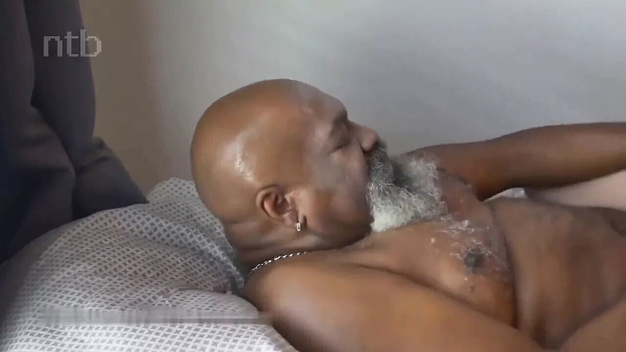 Chubby Cuckolding Wife Fucked Black Bull