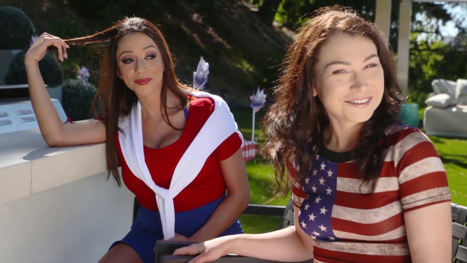 Wild outdoors threesome with Ariella Ferrera Jennifer Jacobs