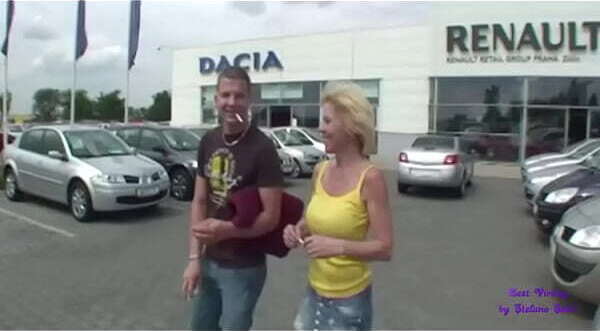 Convincono venditrice auto scopare loro bosco