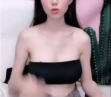 Girl'_s swimsuit fell