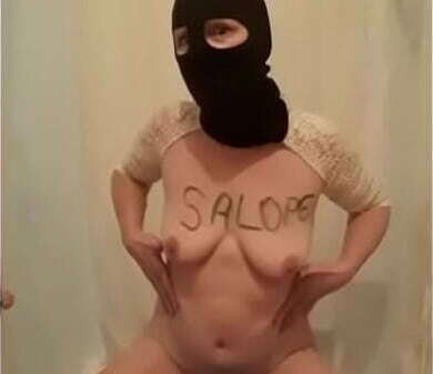 Esclave fait petit show