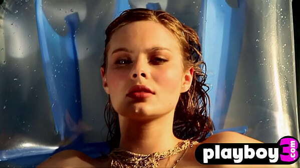 Nice blonde Amanda Streich exposes sweet after amazing posing