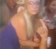 BOLT JONES E IN&Ecirc_S VENTURA DESEJANDO A TODOS UM FELIZ NATAL EM COPACABANA / RIO DE JANEIRO_(BRASIL).