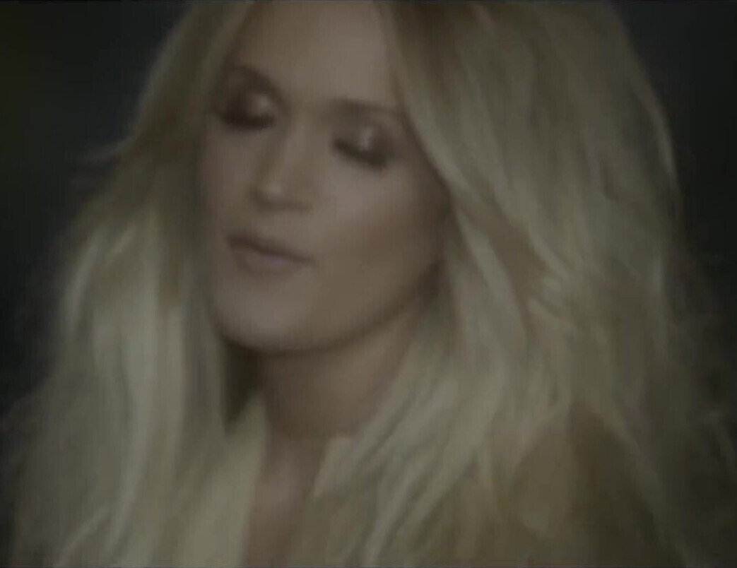 carrie underwood singing heartbeat