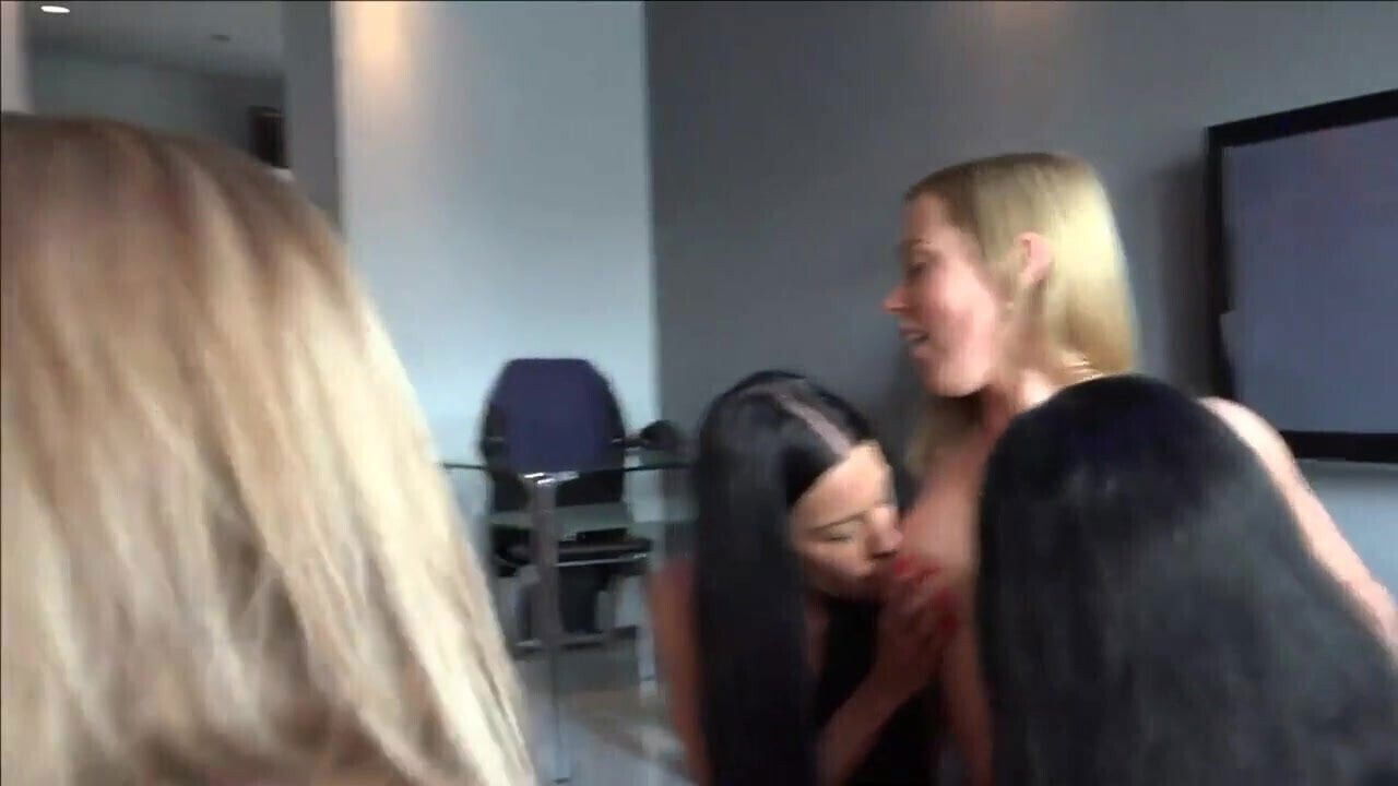 LUCKY WITH LOTS HORNY GIRL