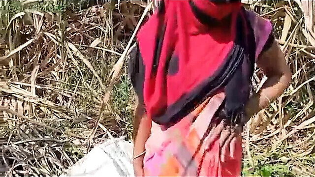 Paros bhabhi khet khub chodta