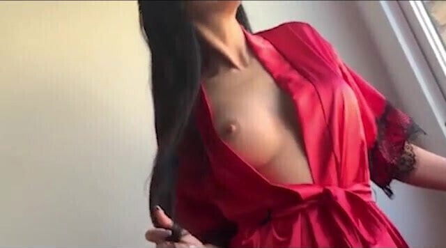 Desi Bhabhi’s First Time trying With Clear Hindi Audio
