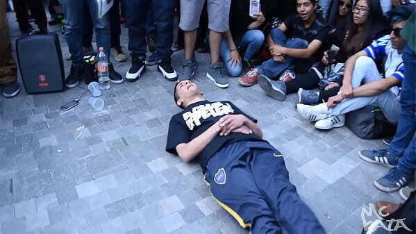 Argentino folla mexicano mientras todos miran sienten pena