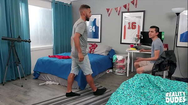 (Chris Manning) Tries Best Relax (Ricky Daniels) Before Game Starts Reality Dudes