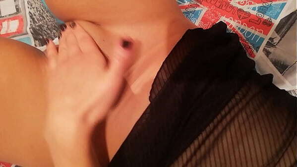 Lubricated pussy with gloss masturbated