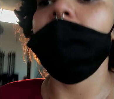 Gostosa academia quase pega flagra enquanto malhava roupa