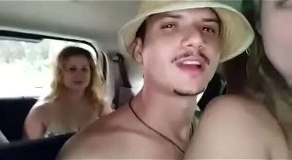 Mostrando peitos carro paty toro fomos at&eacute_ praia galera