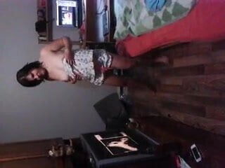 girta moteriske bando namie sokti