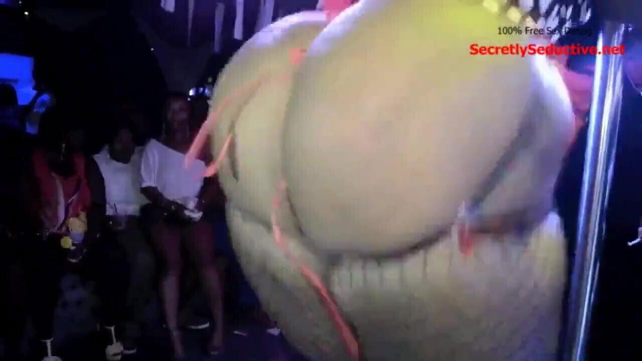 milf with huge boobs cheats boyfriend with poolboy