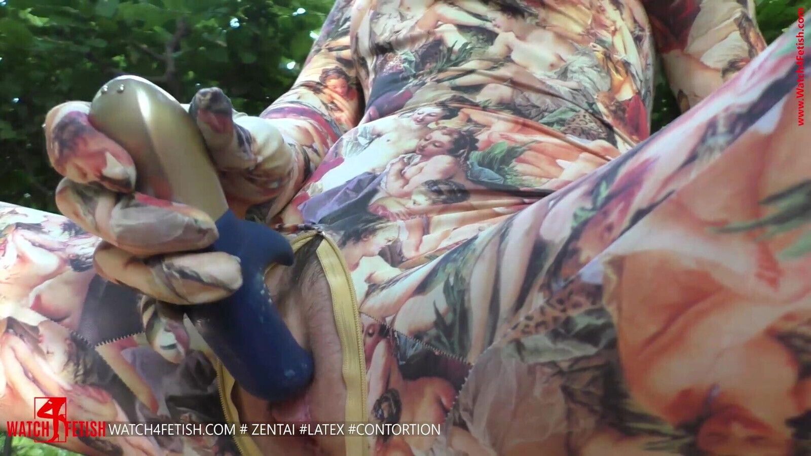 Samira Zentai masturbating park