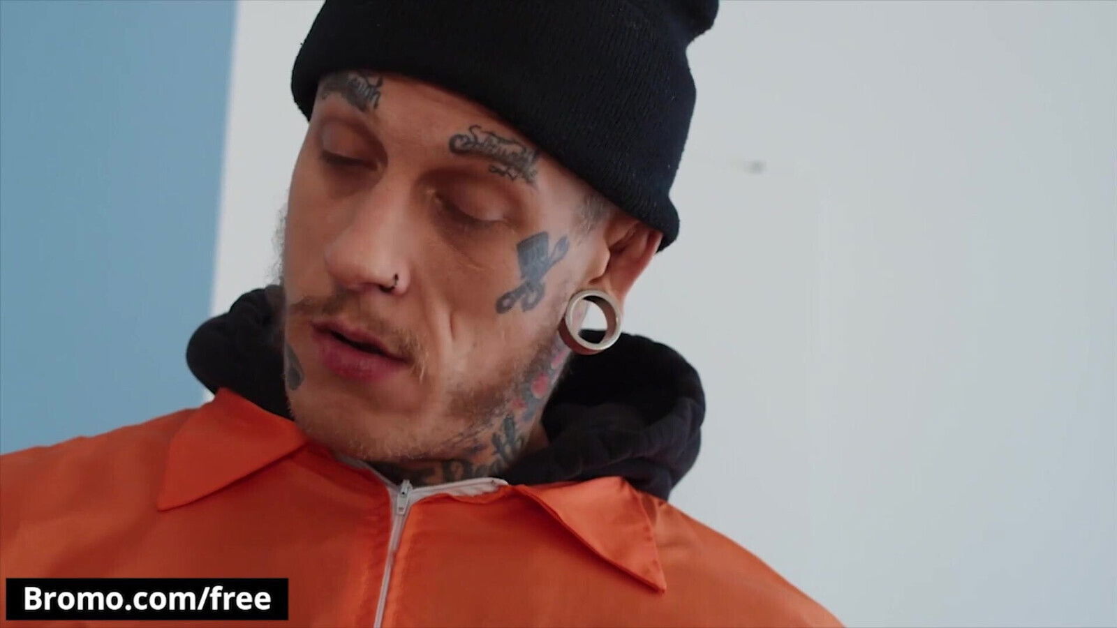 Sinn Fucks Eddy Ceetees Tight Asshole Before Going Back