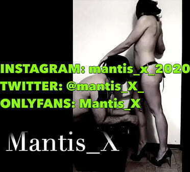 Schiavo maturo porco lecca piedi della Padrona.